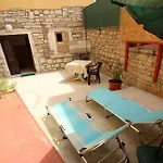 Pupa Διαμέρισμα *