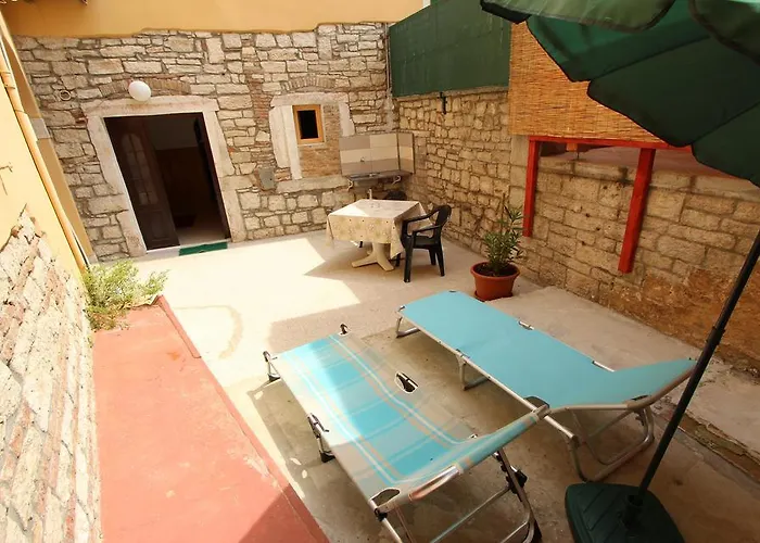 Pupa Διαμέρισμα *