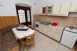 Pupa Διαμέρισμα *